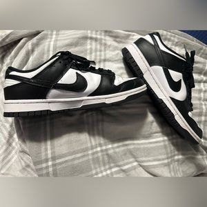 GUC WOMENS NIKE DUNK PANDAS 9.5